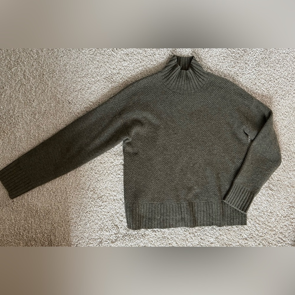Everlane Cashmere–Wool Mockneck Sweater — Size Small